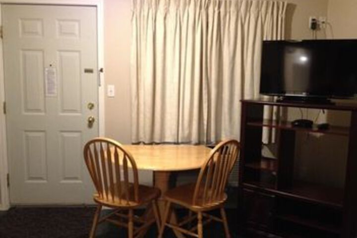 Room 7 of 33