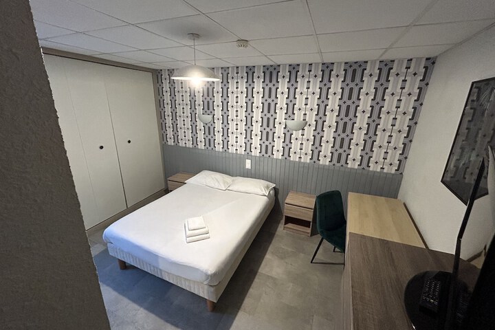 Room 35 of 81