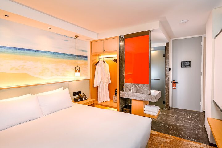 Room 3 of 10