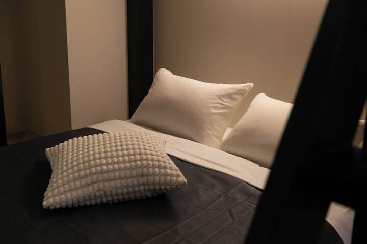 Room 80 of 144
