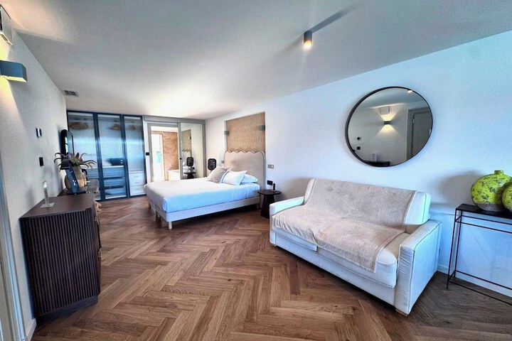 Room 22 of 72