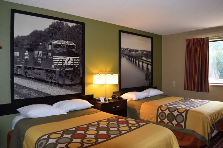 2 Double Beds (4 of 6)