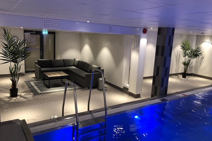 Pool Hotel