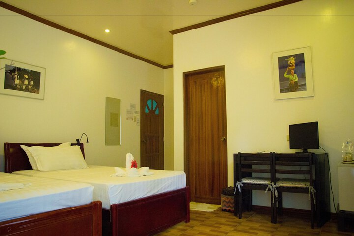 Room 10 of 114