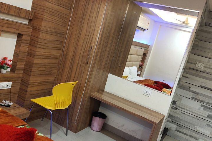 Room 11 of 26