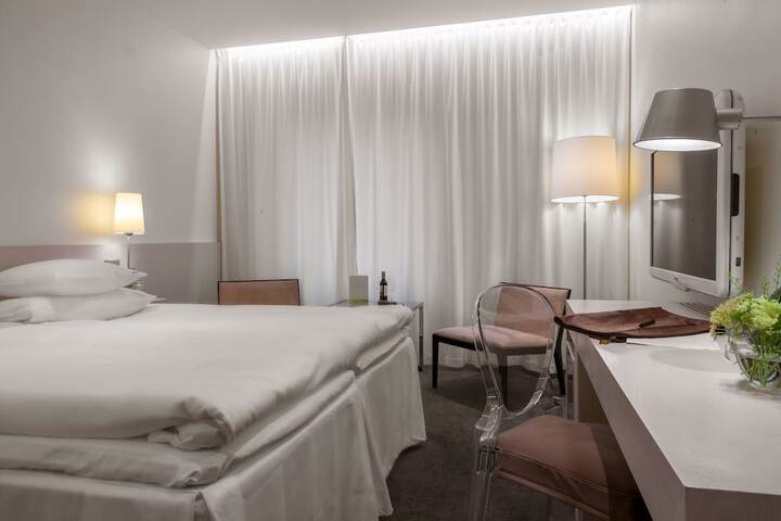 Room 18 of 111