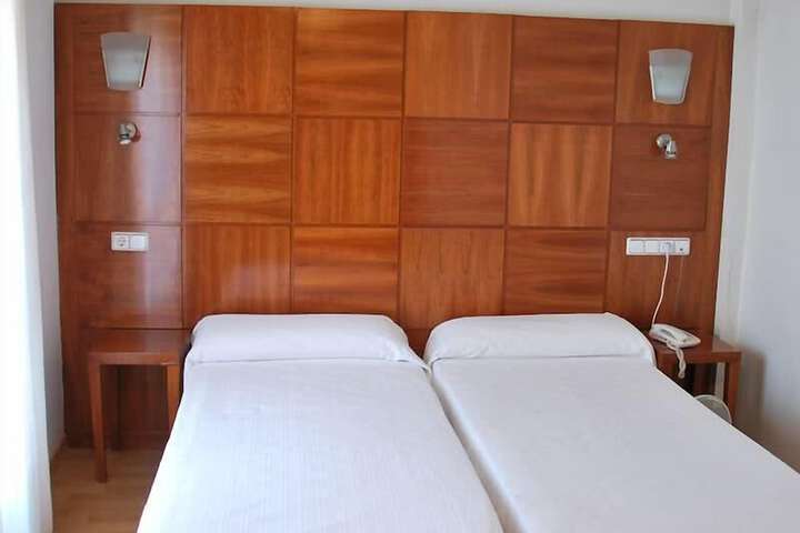 Room 7 of 25