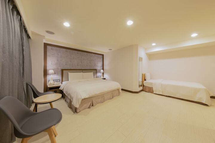 Room 12 of 24