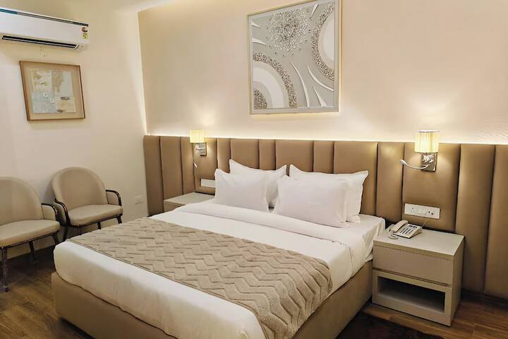 Room 7 of 16