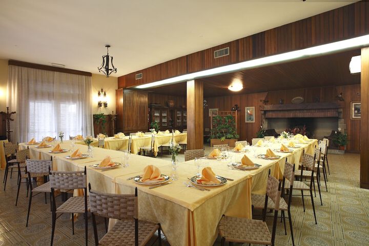 Ballroom/Hall 20 of 35
