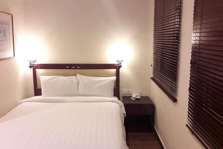 Room 27 of 61