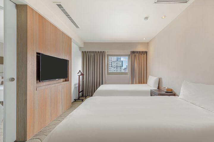 Room 47 of 97