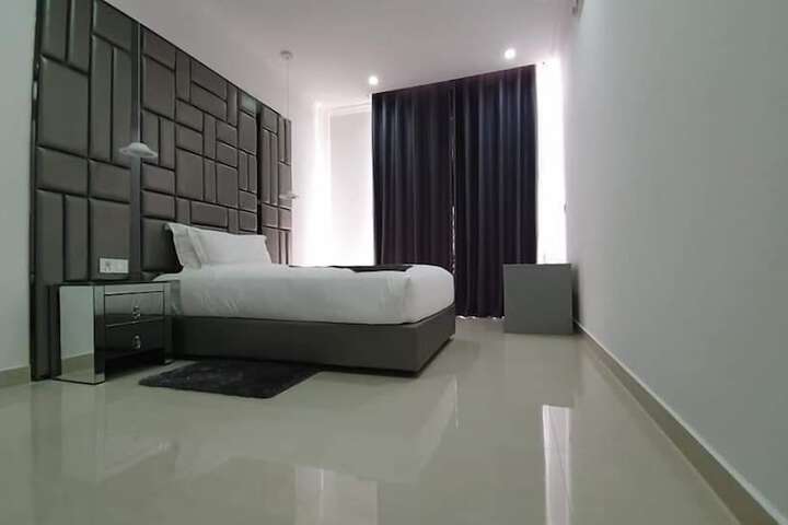 Room 5 of 20