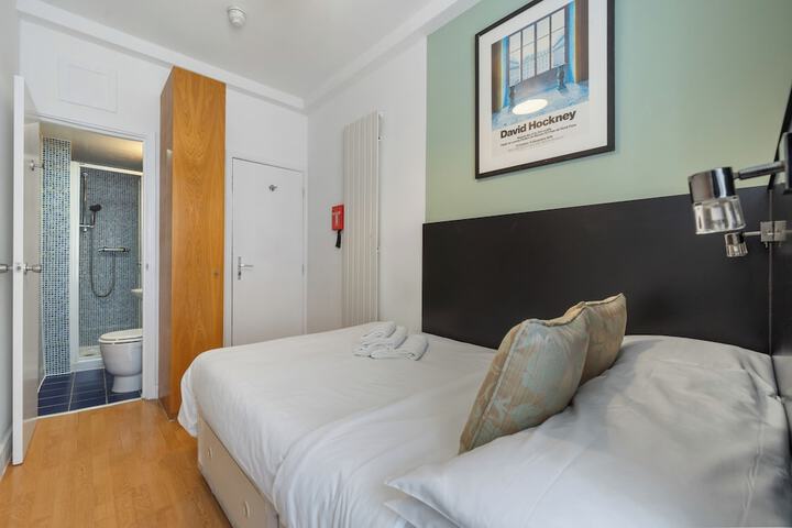 Room 34 of 60