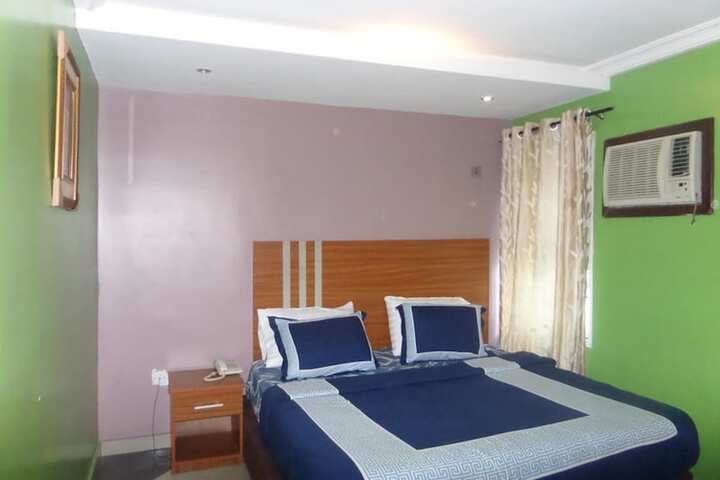 Room 6 of 14