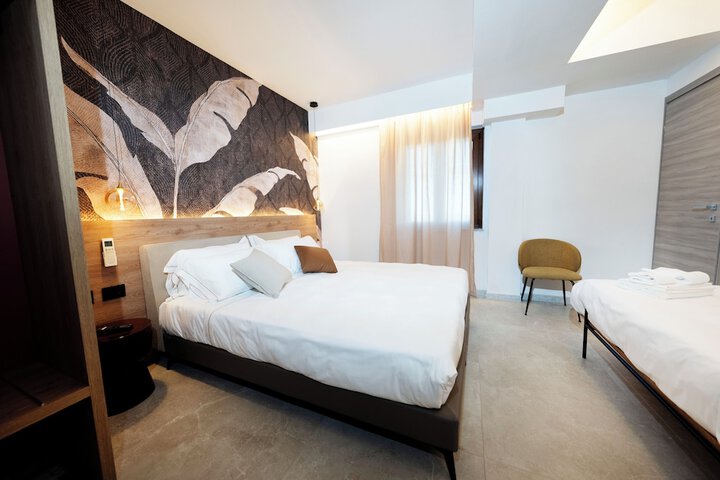 Room 15 of 25