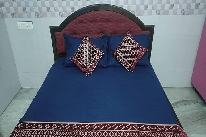 Room 6 of 16