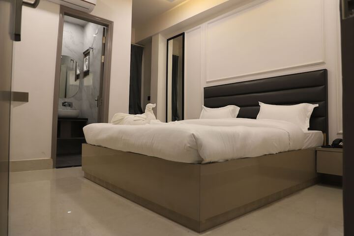 Room 4 of 5