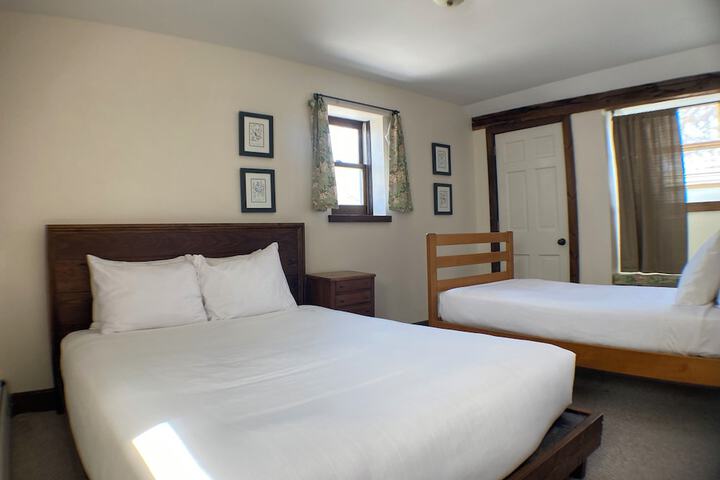 1 Queen Bed (39 of 80)