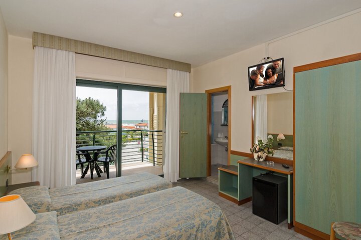Room 21 of 40