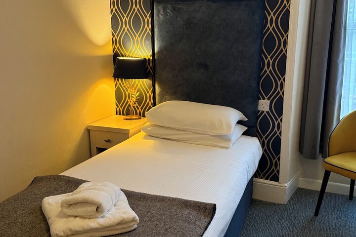 Room 10 of 77
