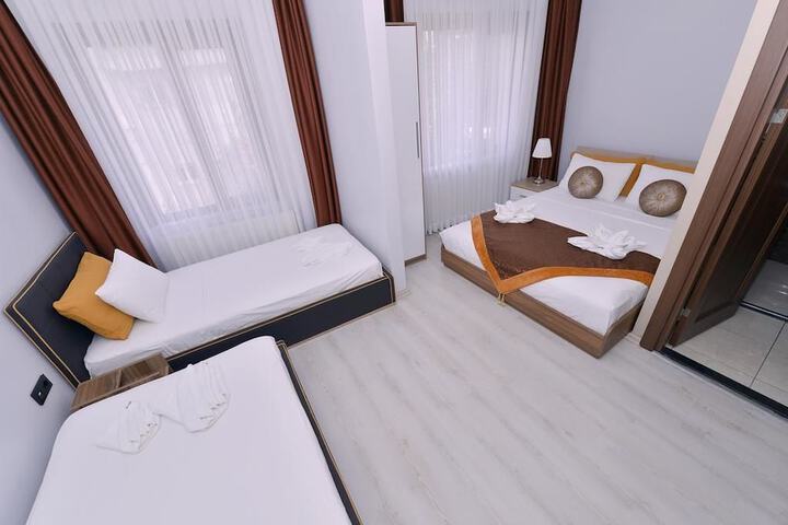 Room 9 of 22