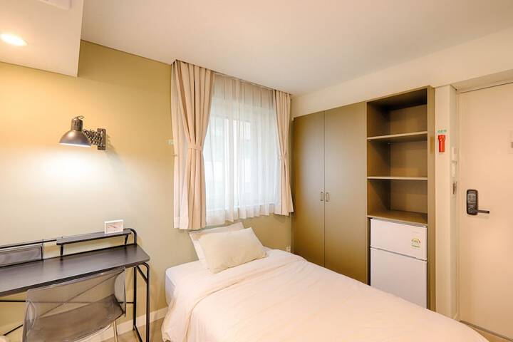 Room 17 of 49
