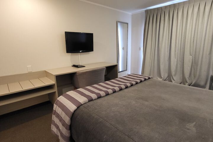 Room 5 of 65