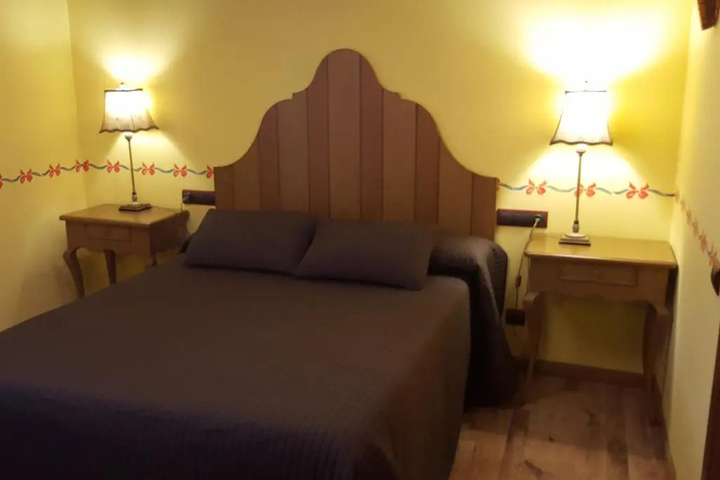 Room 4 of 15