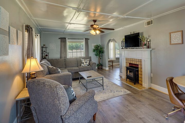 Lamesa Vacation Rental w / Covered Patio & Fire Pit
