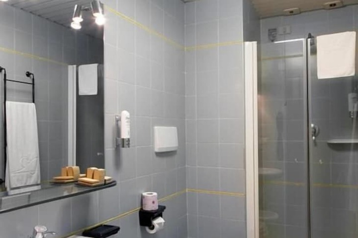 Room 9 of 13