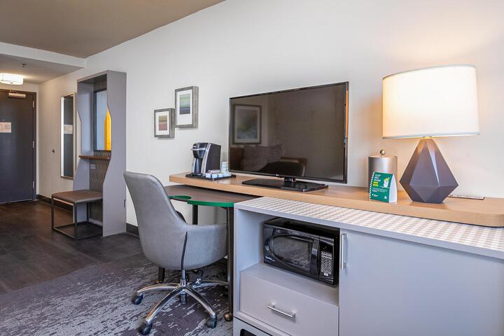 Standard Room, King or Two Doubles (4 of 5)