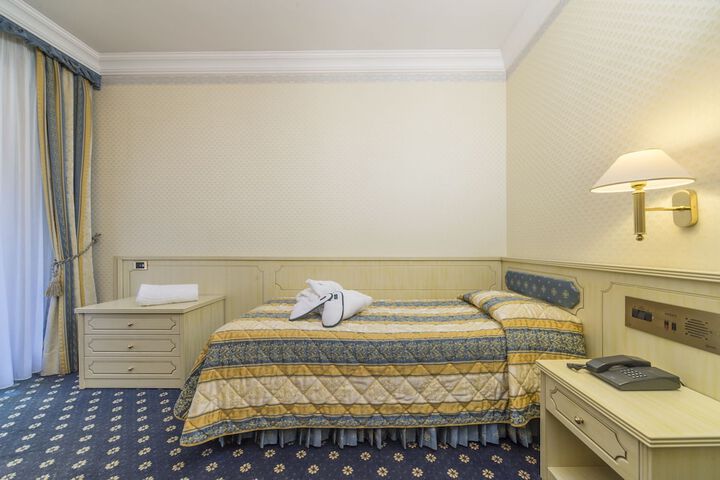 Room 8 of 79