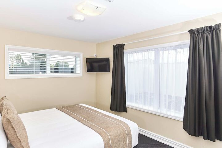 Room 16 of 104