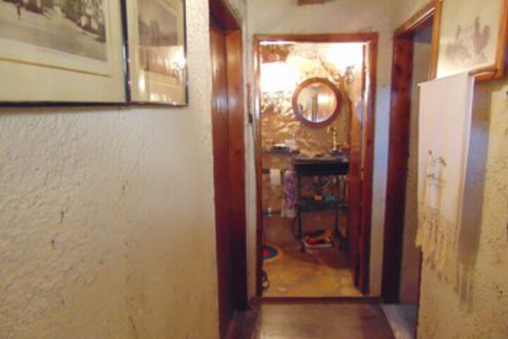 Room 4 of 27