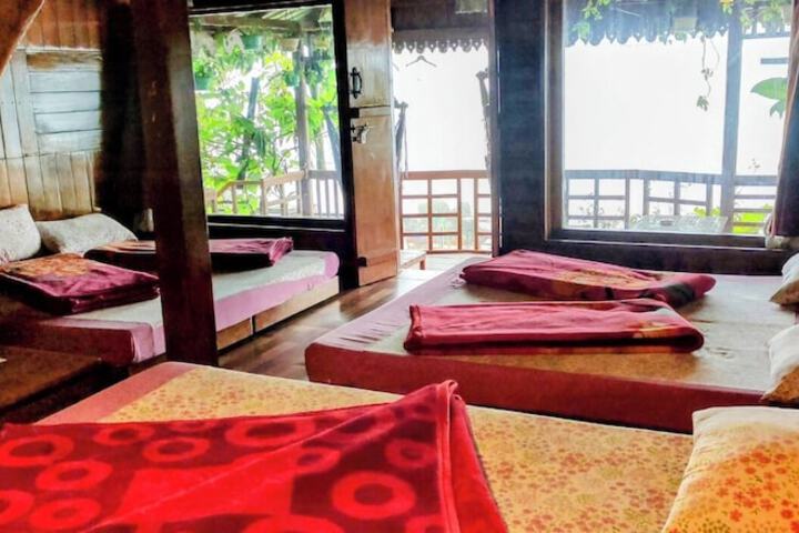 Room 46 of 195