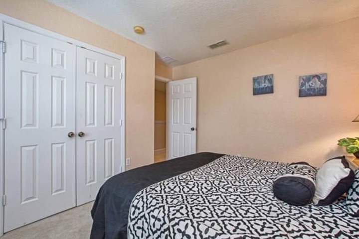 Room 12 of 117