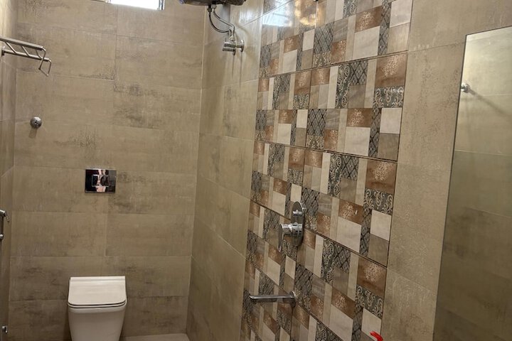 Room 9 of 14