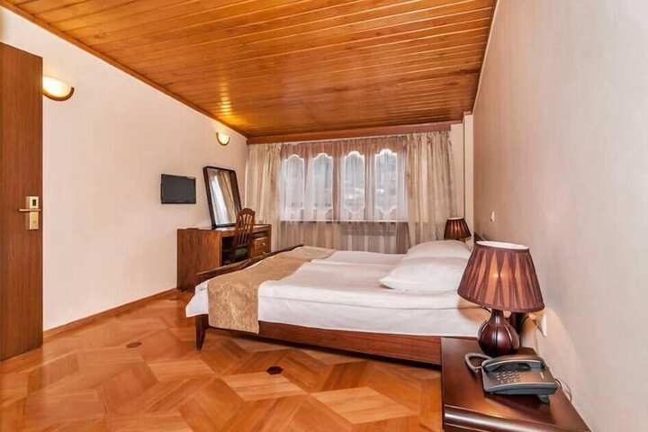 Room 8 of 22