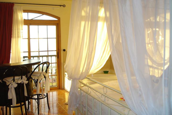 Room 8 of 132