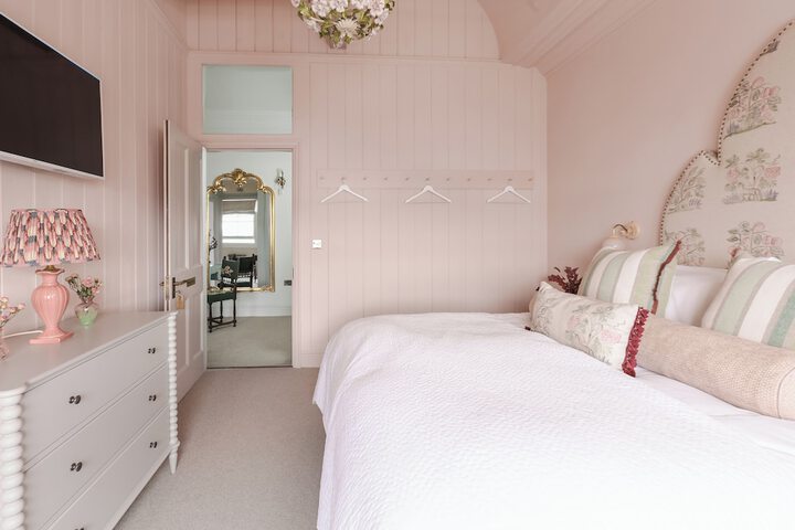 Room 8 of 48