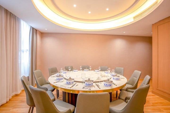 Dining 77 of 84