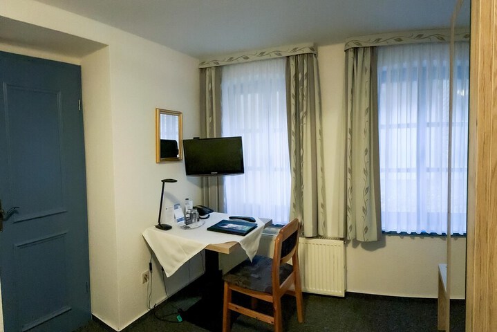 Room 17 of 76