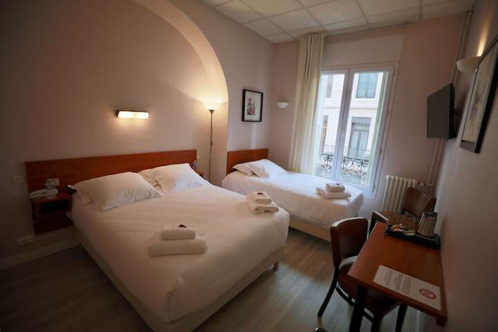 Room 7 of 16