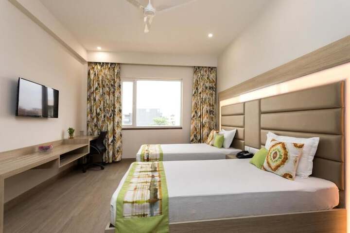 Room 10 of 27