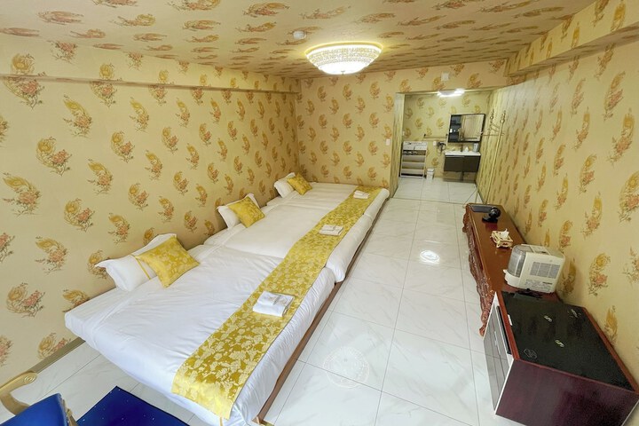 Room 22 of 185