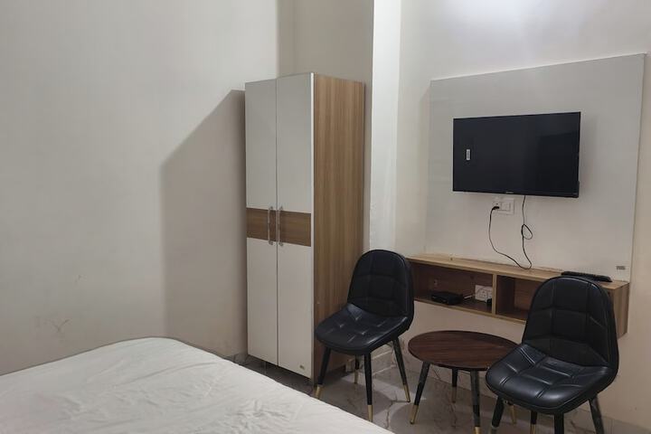Room 14 of 36
