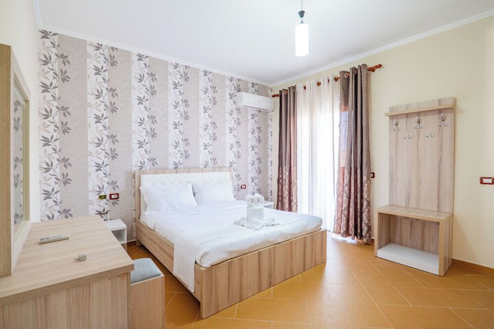 Room 13 of 77