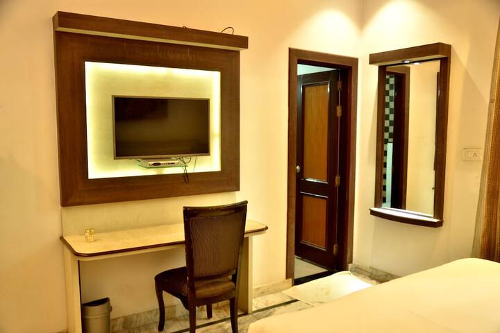 Room 6 of 23