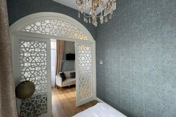 Room 2 of 17